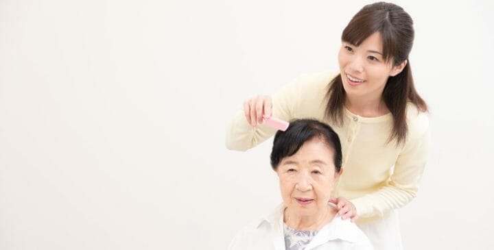 高齢化社会を支える介護美容師・福祉美容師に必要な資格とは？